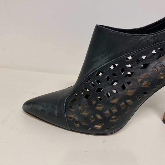 Saks fifth Ave Black Stilettos - Picture 10 of 10